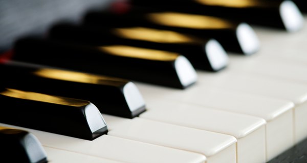shutterstock_114445162-piano