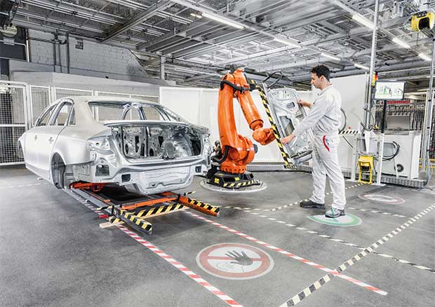 Visi Audi Smart Factory Tunjukkan Manfaat VR dan AR di Industri Otomotif