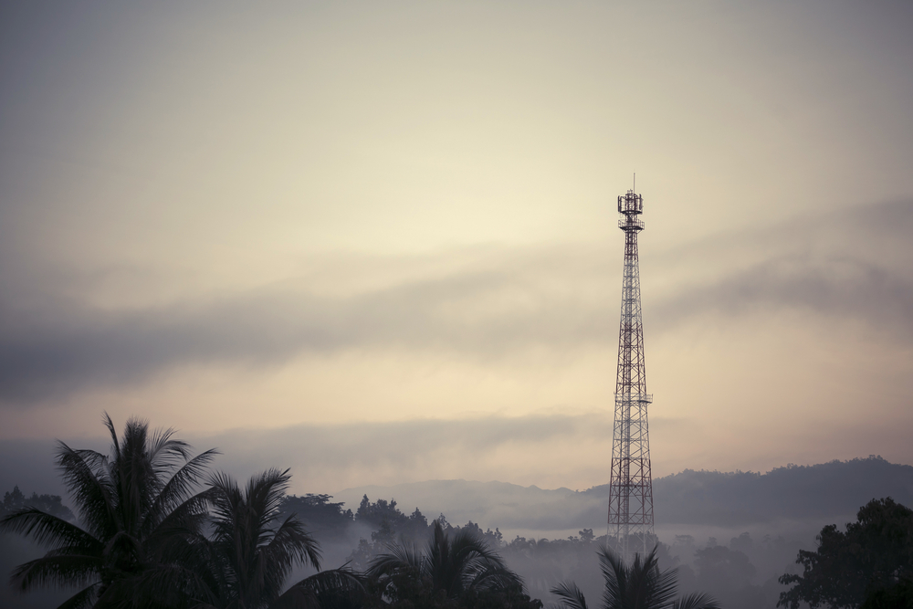 Penguatan dan persebaran infrastruktur menjadi upaya kunci pertumbuhan internet di Indonesia / Shutterstock