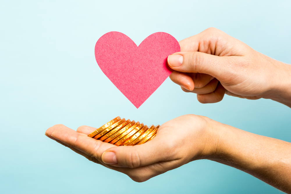 WeCare bantu masyarakat yang kurang mampu untuk dapat akses kesehatan melalui kampanye crowdfunding / Shutterstock
