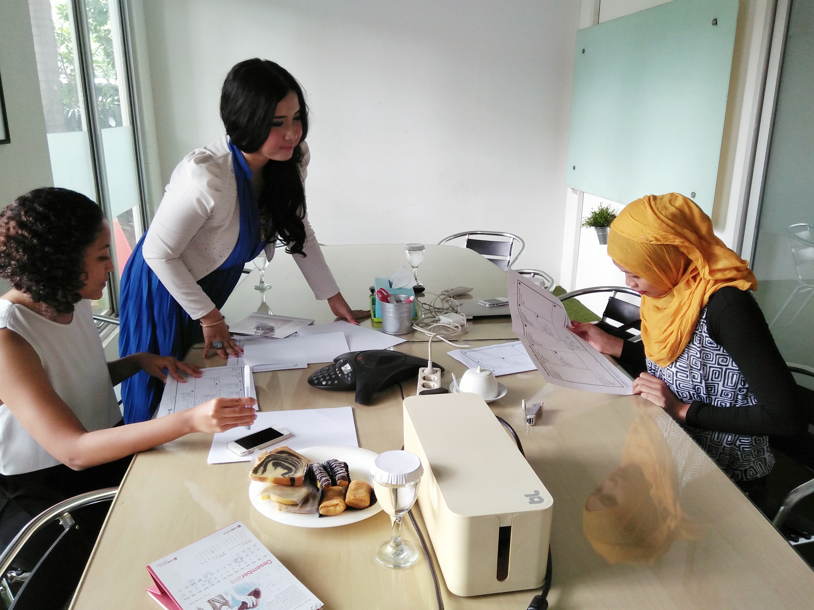 Aulia ‘Ollie’ Halimatussadiah bersama tim Girls In Tech Indonesia / Dok. Pribadi