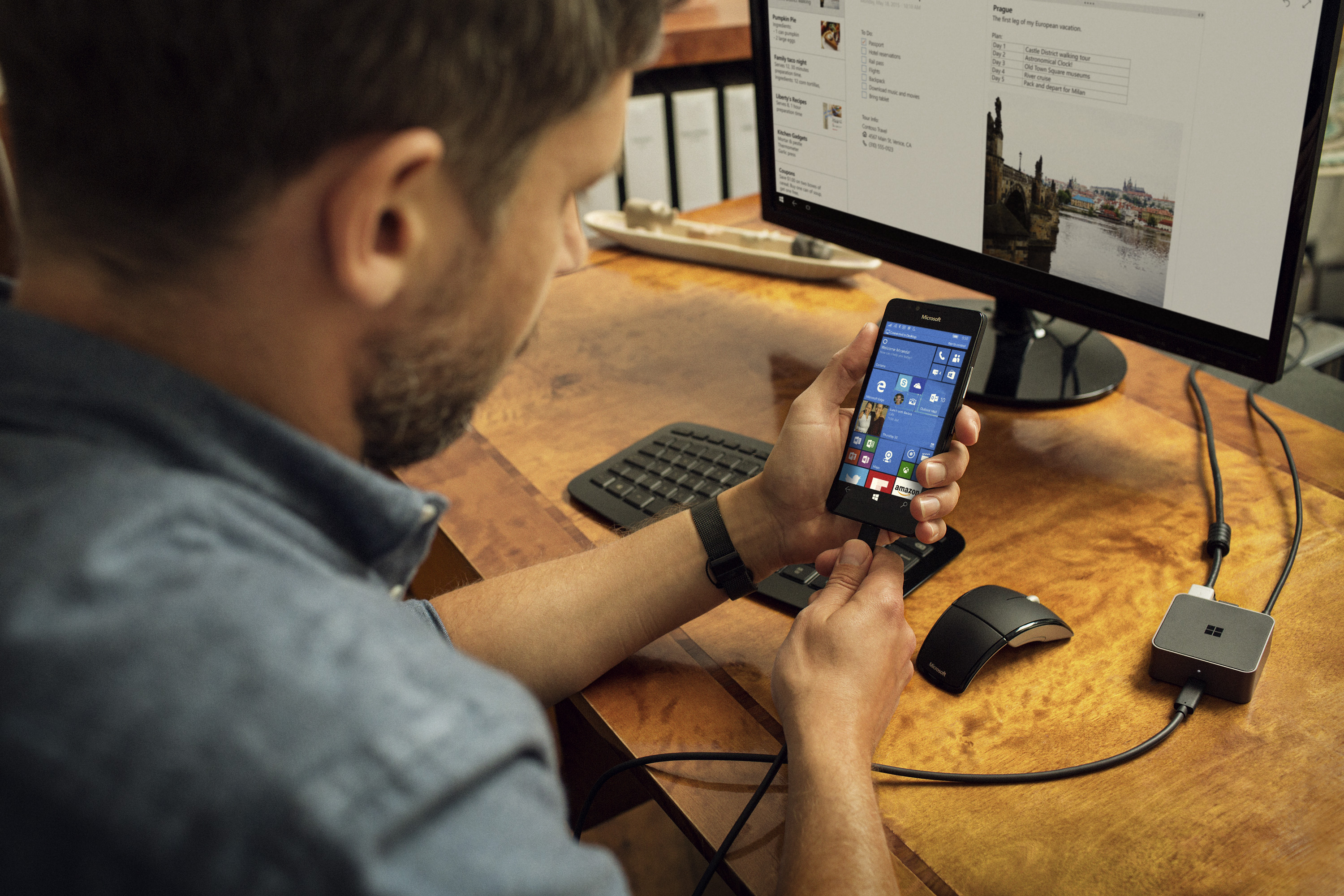 Смартфон на пк. Lumia Microsoft 950 док станция. Смартфон вместо ПК. Док станция нокия 950. Continuum Windows.