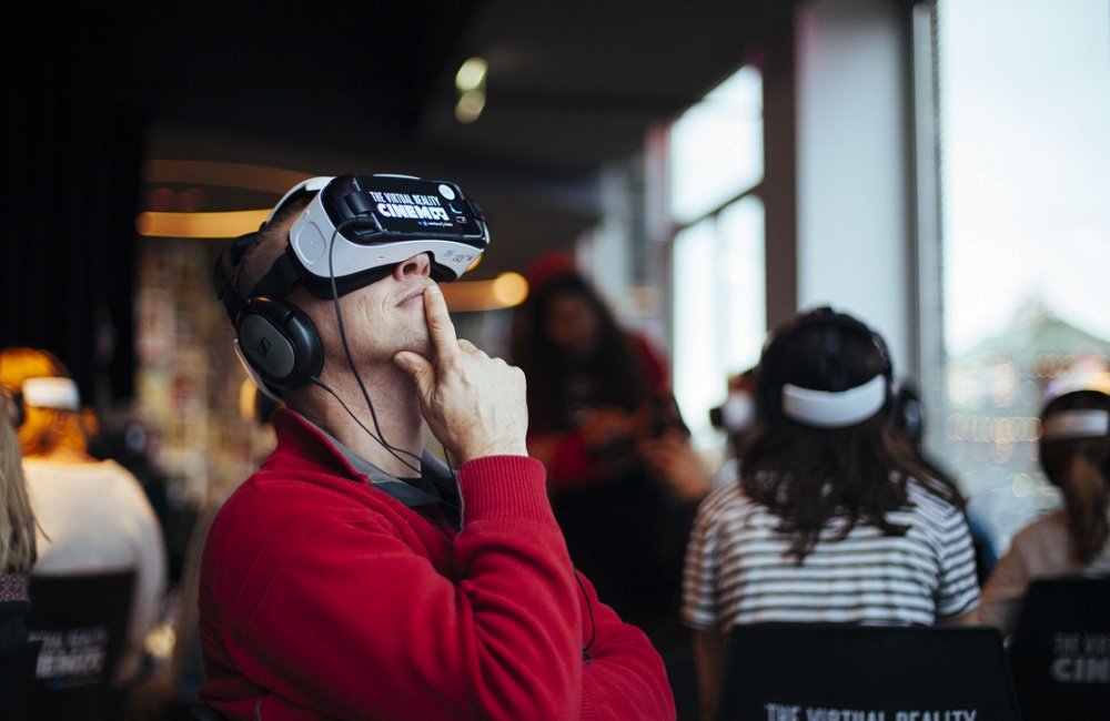 Virtual reality movies on cinemax 12