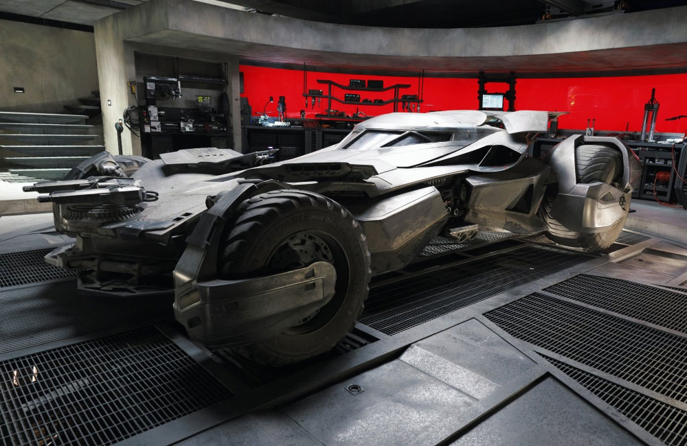 Batmobile versi baru dalam film Batman v Superman, dilihat dari Google Maps