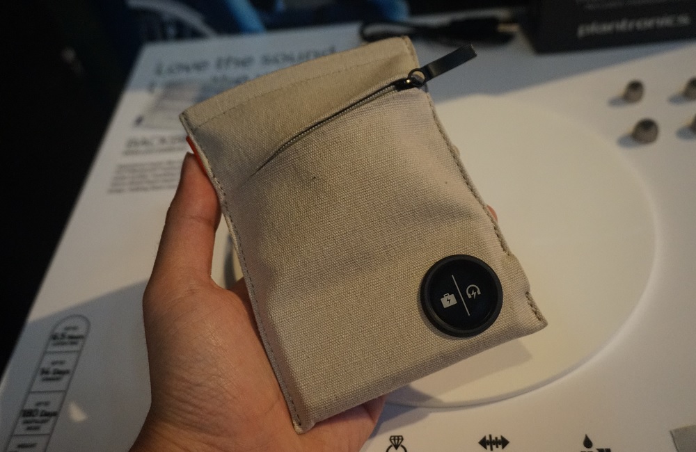 Plantronics Voyager 5200 & BackBeat Go 3 4