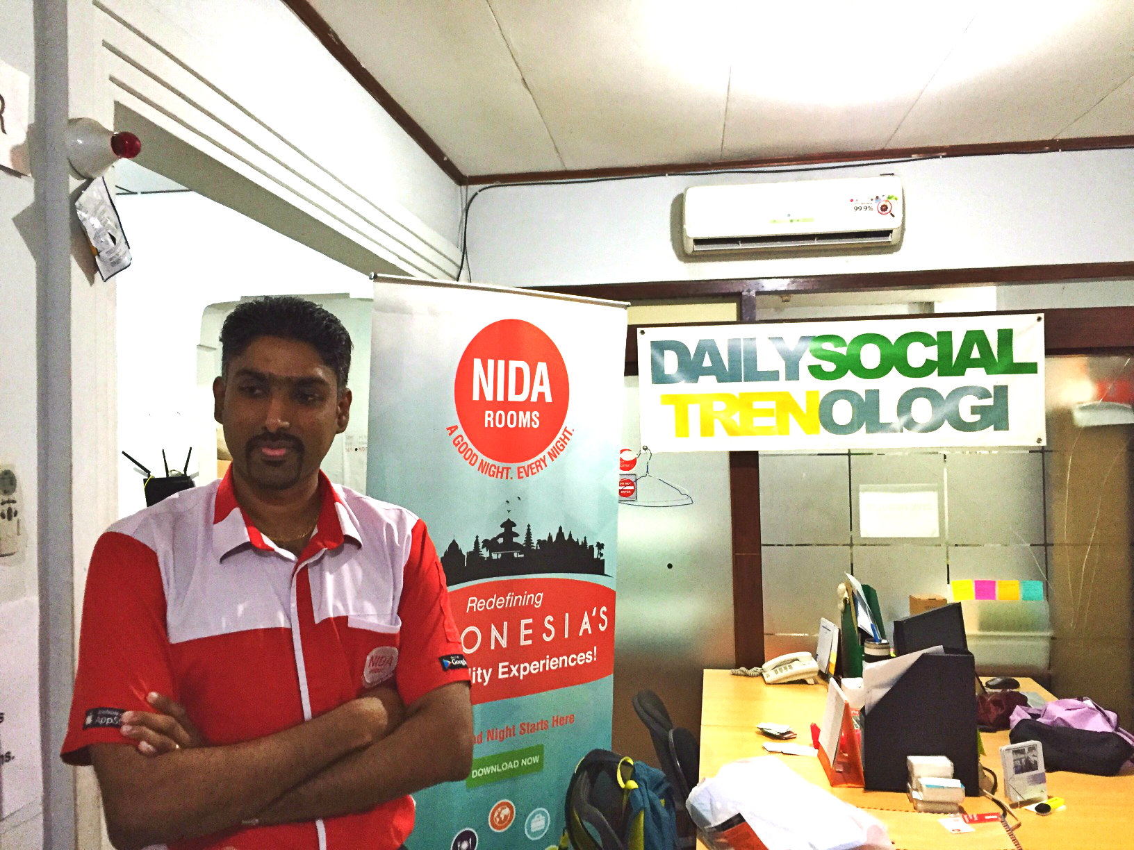 Country Head of Indonesia Nida Rooms Suman Mathevan saat berkunjung ke kantor DailySocial / DailySocial
