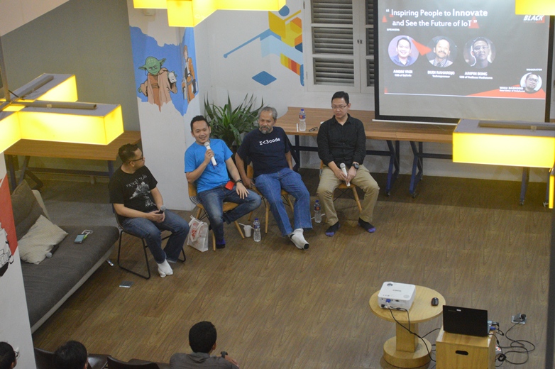 Diskusi panel di BlackInnovation Developer Meetup Bandung. / DailySocial