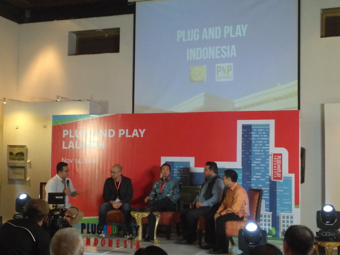 Sesi diskusi panel saat acara peluncuran Plug and Play Indonesia / DailySocial