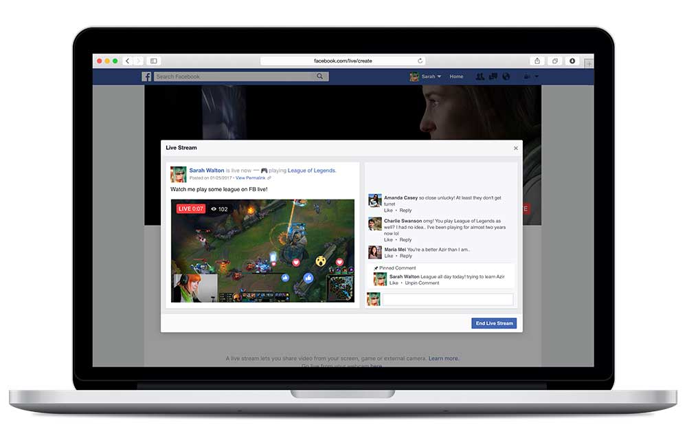 Gamer dapat memanfaatkan software seperti OBS atau XSplit untuk menyiarkan live video ke Facebook / Facebook