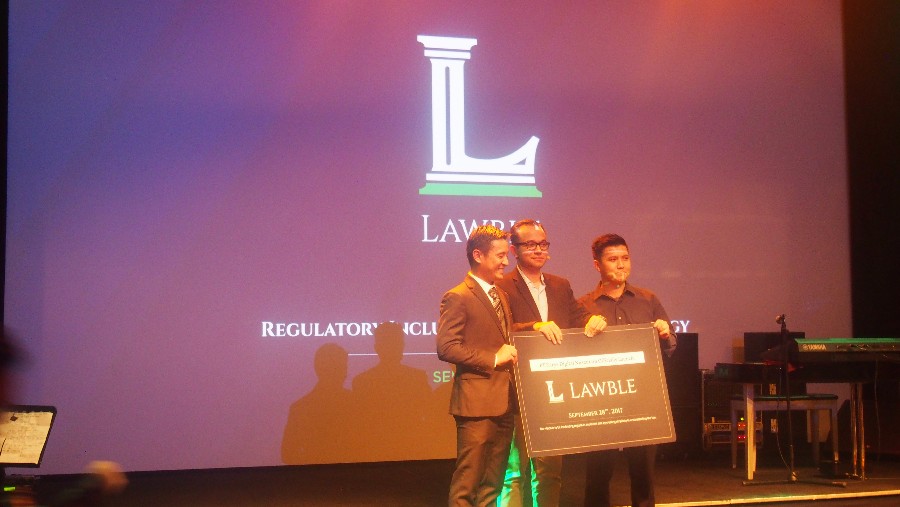 CEO Lawble Charya Rabindra Lukman dan jajaran manajemen saat peresmian Lawble / DailySocial