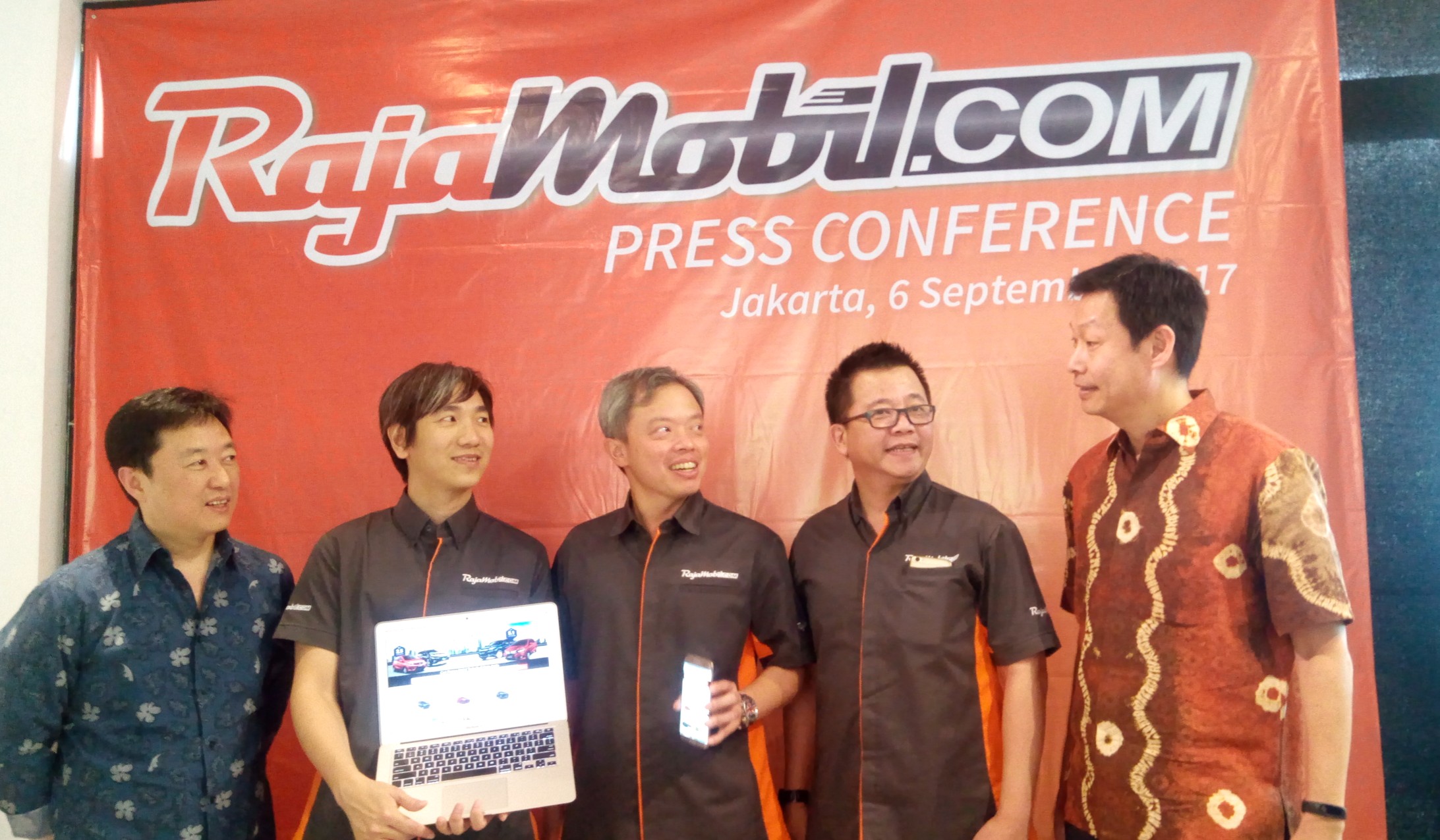 Perolehan pendanaan RajaMobill, turut dihadiri oleh pihak Ideosource / DailySocial