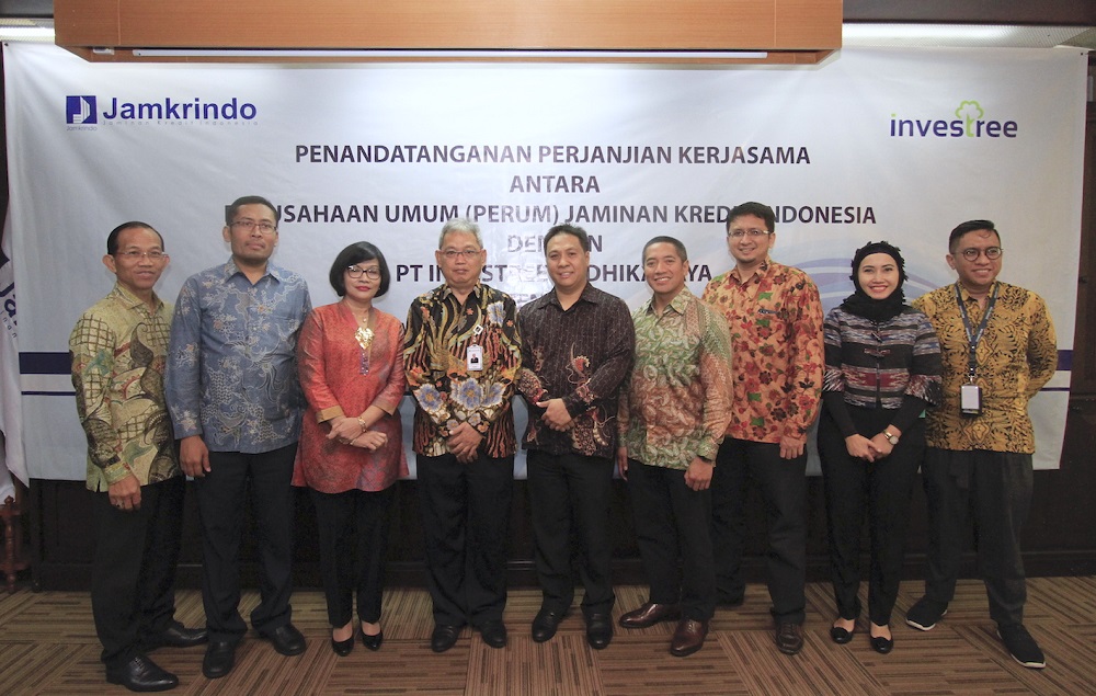 Jajaran Direksi Perum Jamkrindo, Jajaran Eksekutif Investree dan Perwakilan dari Otoritas Jasa Keuangan / Investree
