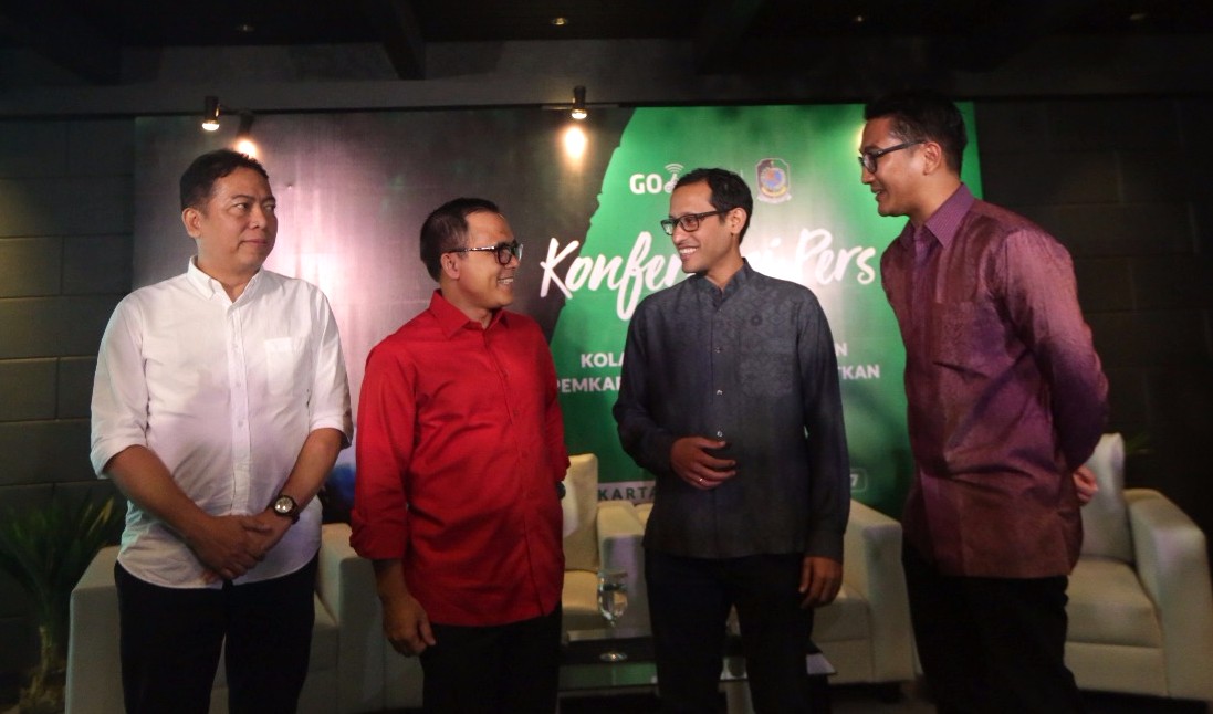 (Ki-ka) Kepala Dinas Kesehatan Kabupaten Banyuwangi Wiji Lestariono, Bupati Banyuwangi Azwar Anas, CEO GO-JEK Indonesia Nadiem Makarim, dan Senior Vice President Public Policy and Government Relations GO-JEK Malikulkusno Utomo / Go-Jek