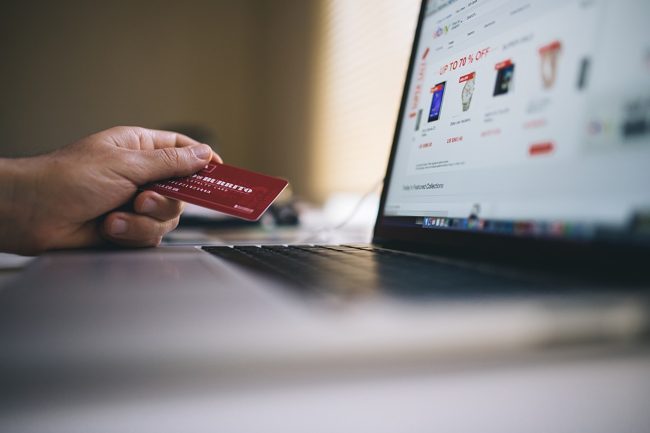 Produk-produk teknologi yang membantu pedagang berjualan secara online / Pixabay