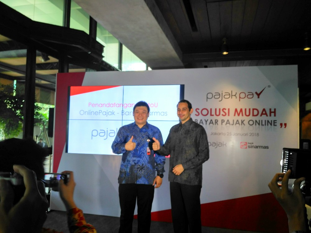Bank Sinarmas's President Director Frenky Tirtowijoyo with Charles Guinot from OnlinePajak / DailySocial