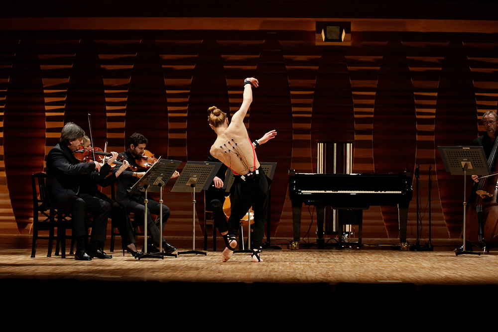 Keiji Moriyama saat tampil sebagai penari sekaligus pianis bersama Berlin Philharmonic Orchestra Scharoun Ensemble / Yamaha