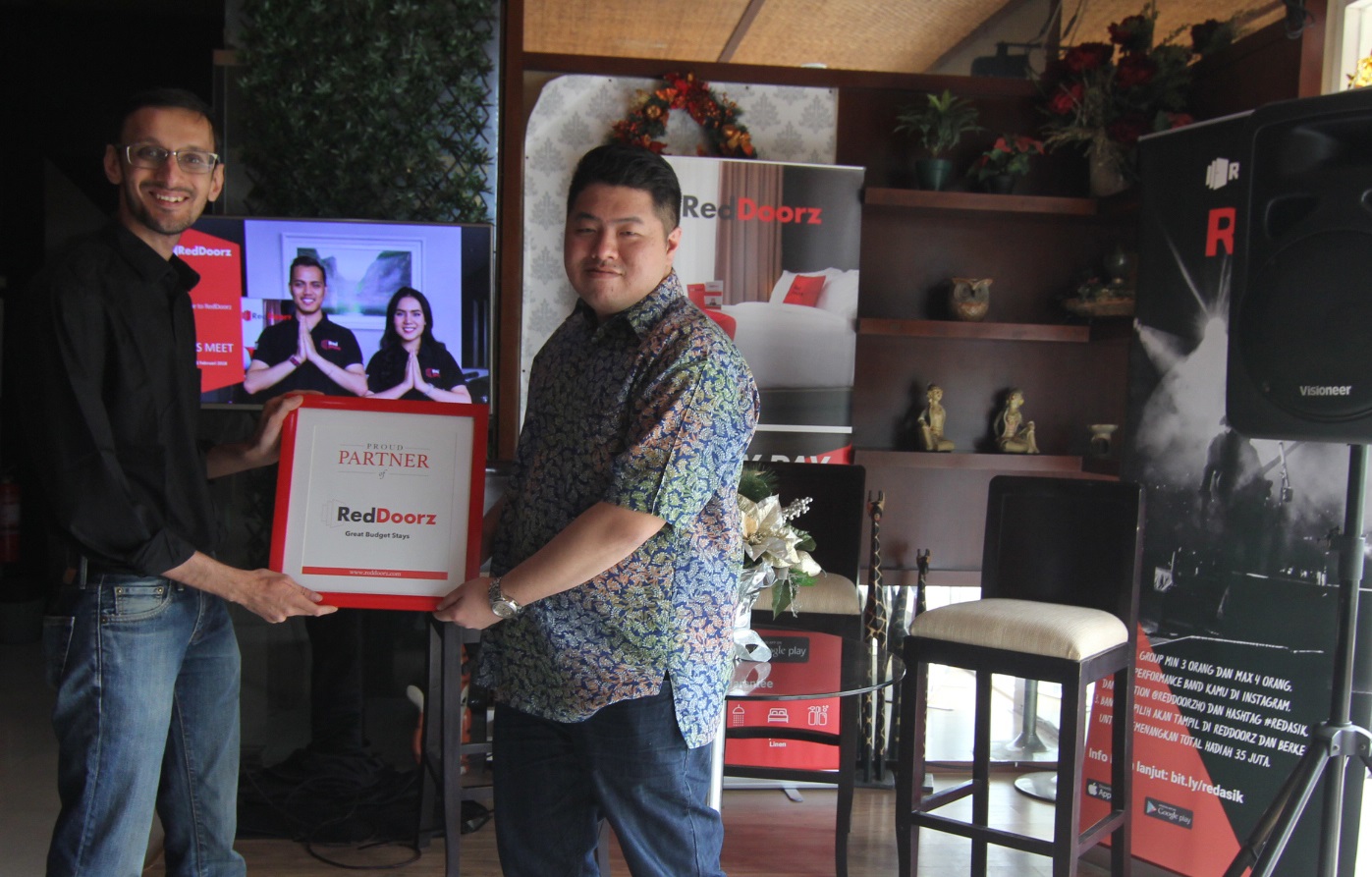 Kegiatan persemian RedDoorz bersama mitra di Surabaya / RedDoorz