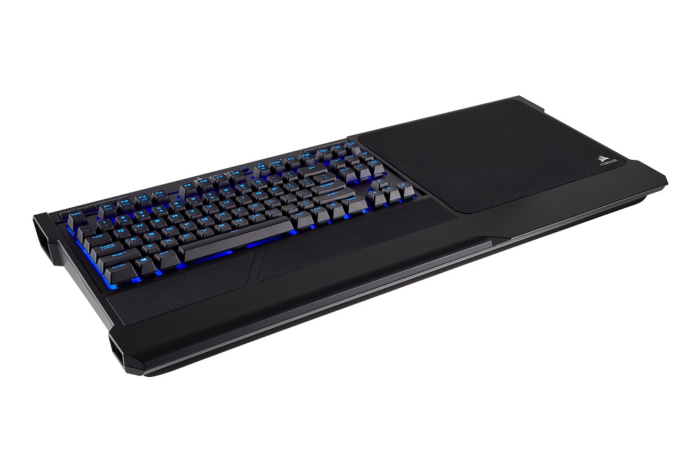 Corsair K63 Wireless dan Gaming Lapboard.