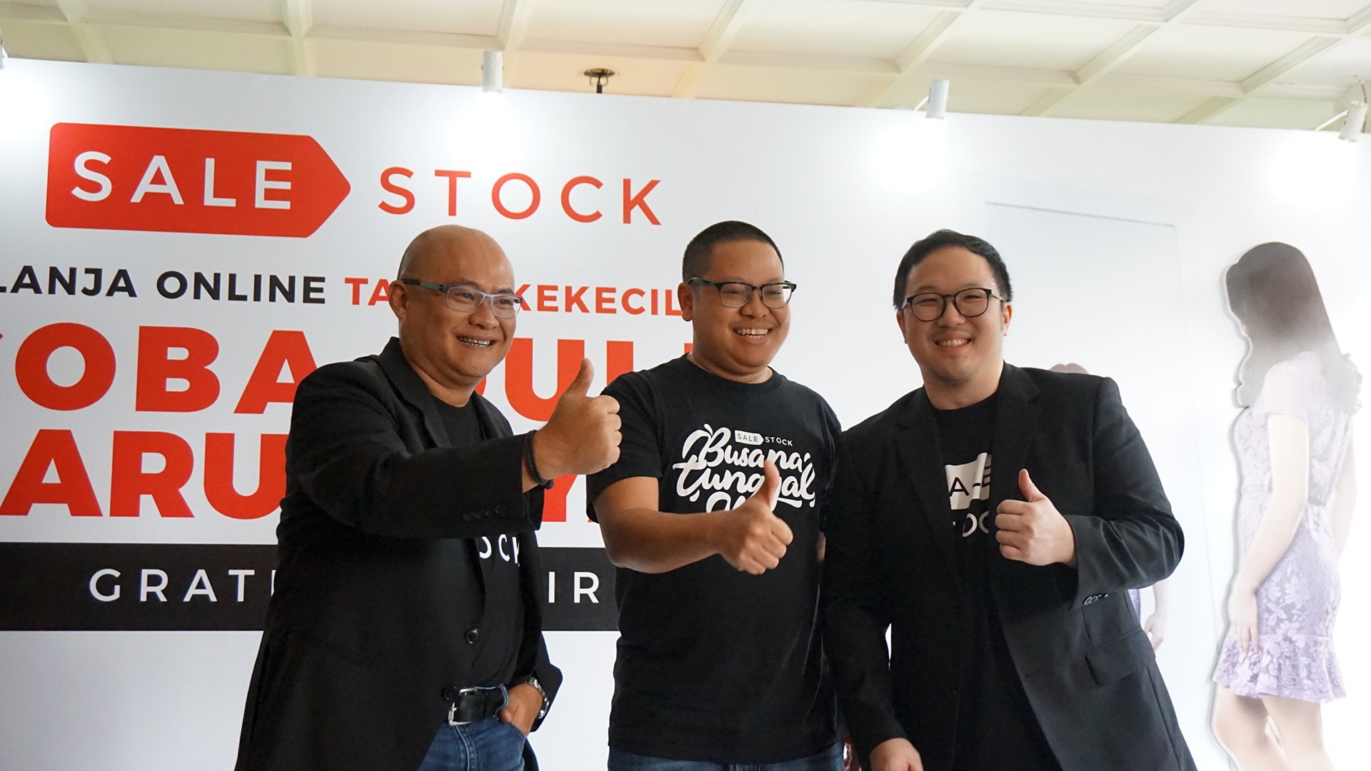 (Ki-ka) Widijastoro Nugroho (CMO Sale Stock Indonesia), Lingga Madu (CEO Sale Stock Indonesia), dan Jeffrey Yuwono (President Sale Stock Indonesia) dalam media gathering di Jakarta / DailySocial