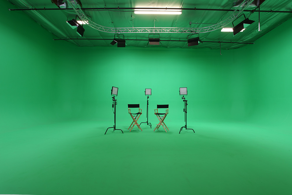 Ilustrasi penggunaan green screen pada studio profesional / New York Film Academy