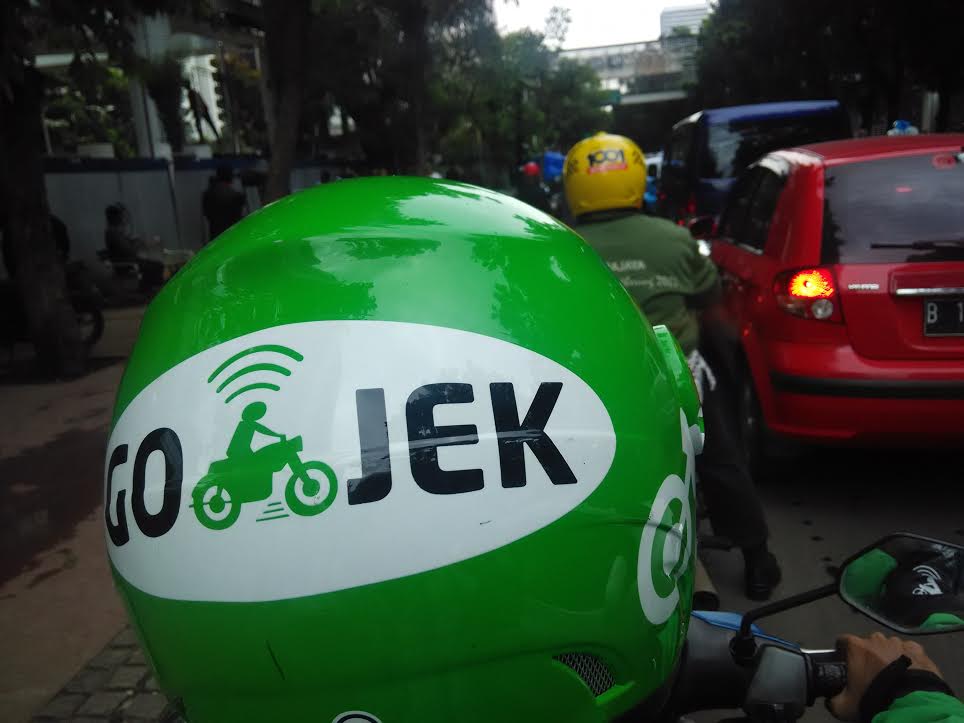 Grab dan Go-Jek Diminta Jadi Perusahaan Transportasi | Hybrid