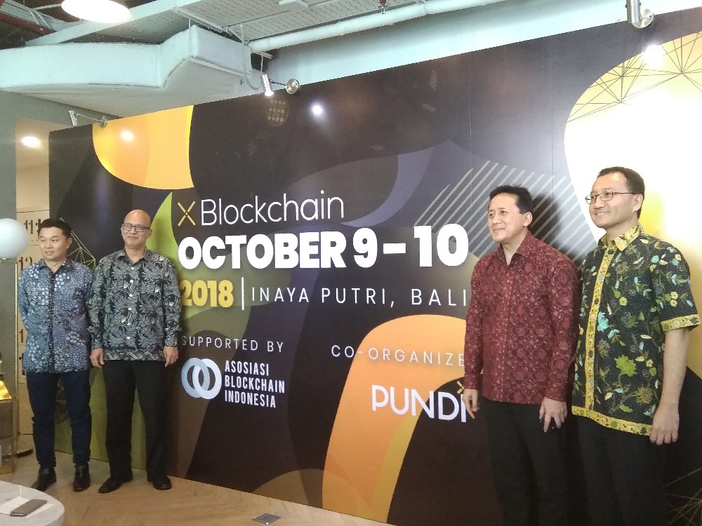 Steven Suhadi (Sekjen Asosiasi Blockchain Indonesia), Constantin Papadimitriou (Co-Founder XBlockchain), Triawan Munaf (Kepala BEKRAF) / XBlockchain