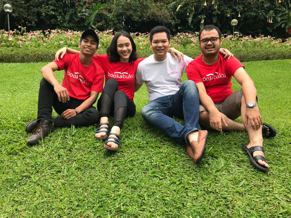 (kiri ke kanan) Thomas Djara (COO), Rani Siti Khodijah (CBDO), Givari Rizky (CEO), Rayhan Yuzar (CTO) / Bookabuku
