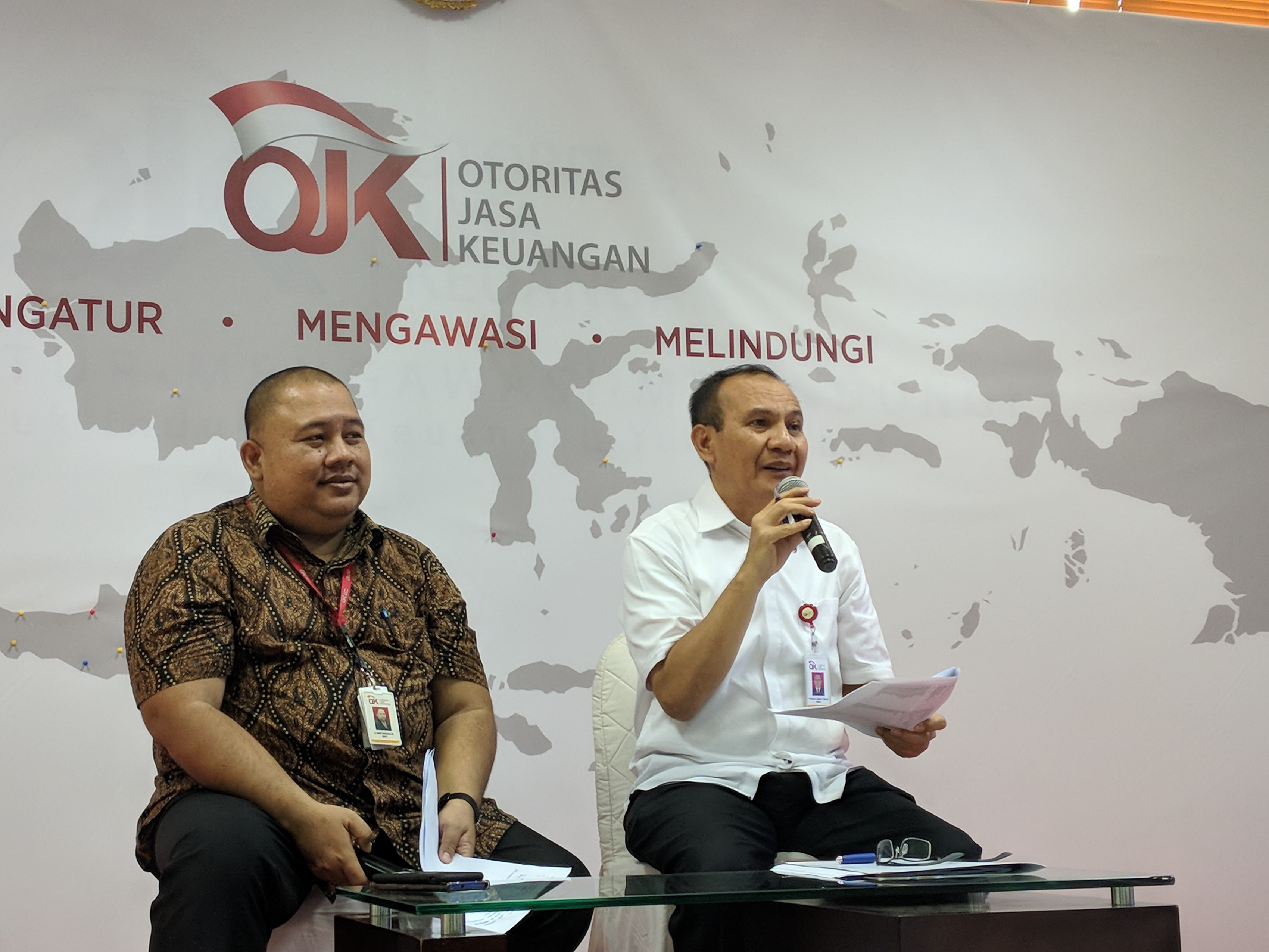 (Kiri) Ketua Satgas Waspada Investasi Tongam L Tobing / DailySocial
