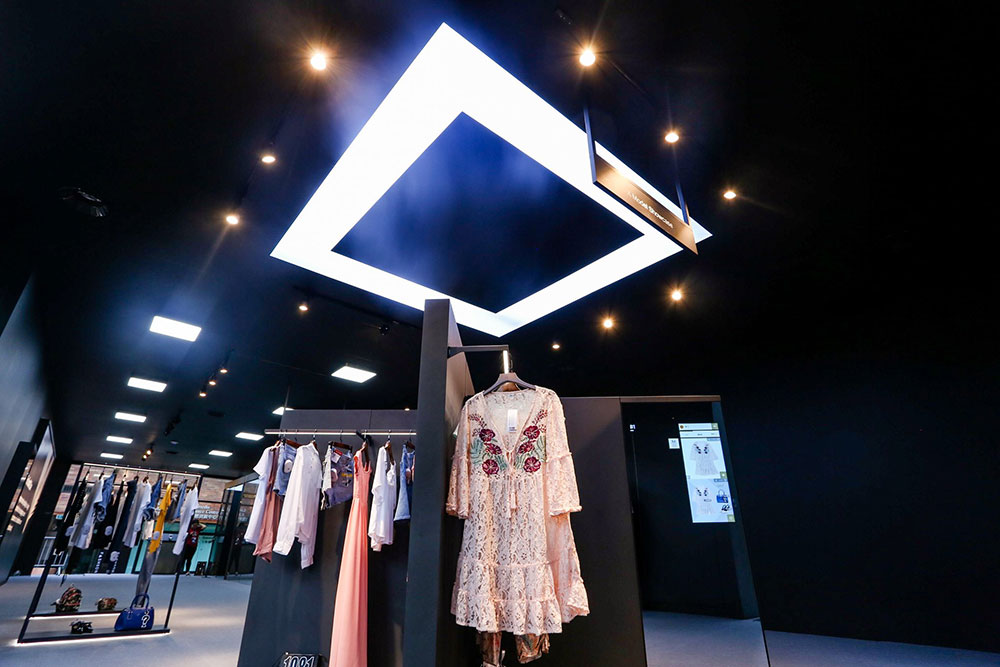 FashionAI Concept Store / Alibaba