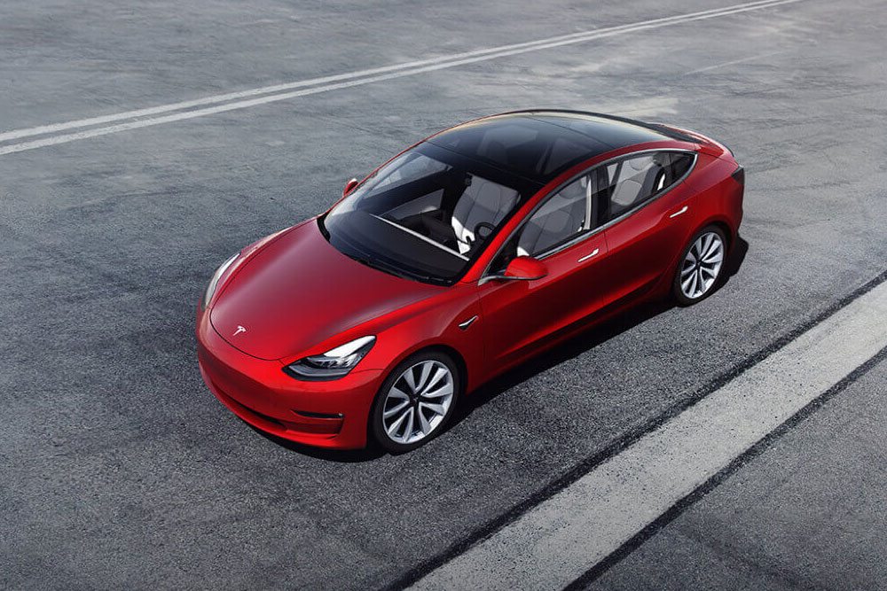 Tesla Model 3 / Tesla