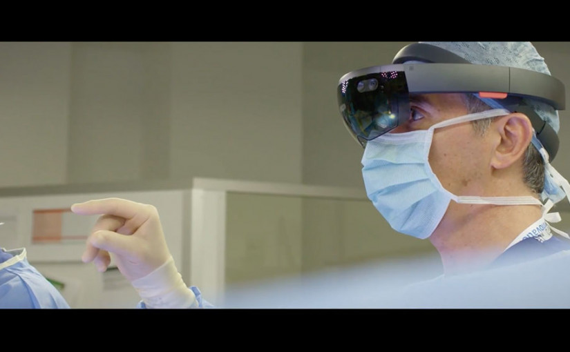 Rumah Sakit di Inggris Bakal Gunakan HoloLens di Ruang Operasi
