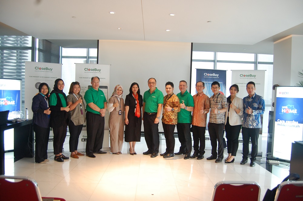 Tim CloseBuy saat peresmian aplikasi di Indonesia / CloseBuy