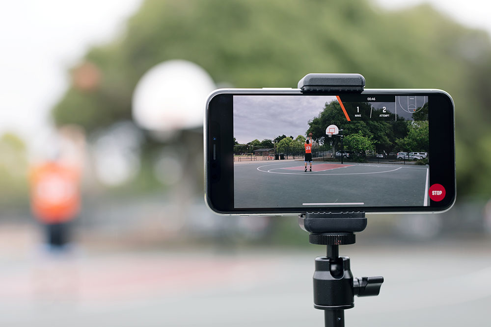 HomeCourt hanya perlu melibatkan iPhone saja tanpa satu pun sensor tambahan / HomeCourt
