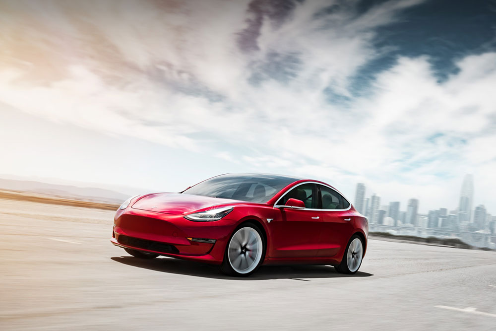 Tesla Model 3 / Tesla