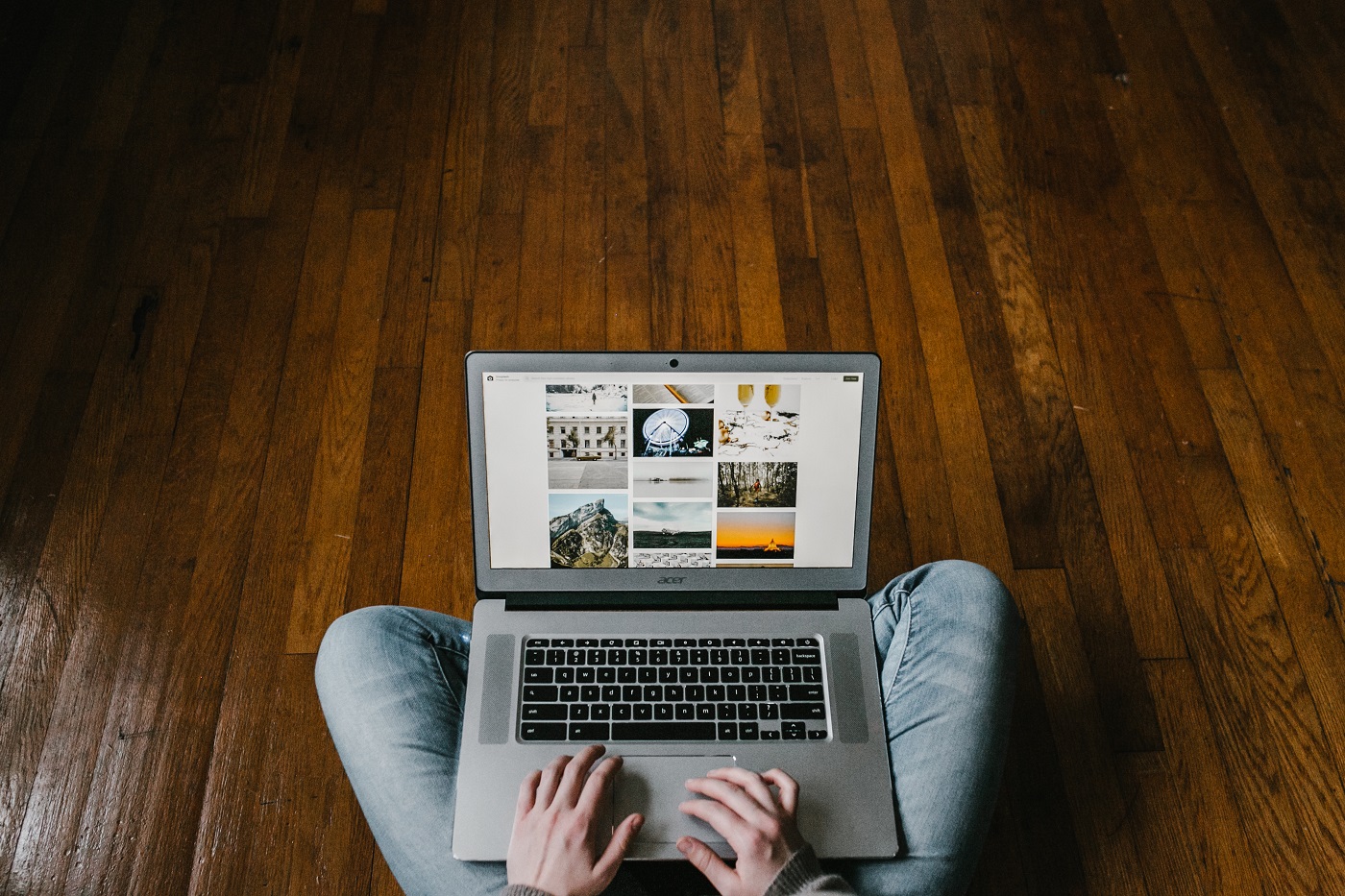 Pengguna media sosial turut meramaikan ajang promosi e-commerce di akhir tahun / Unsplash