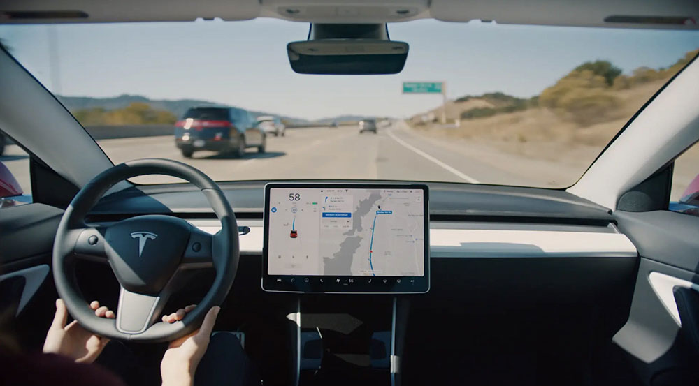Tesla Model 3 / Tesla