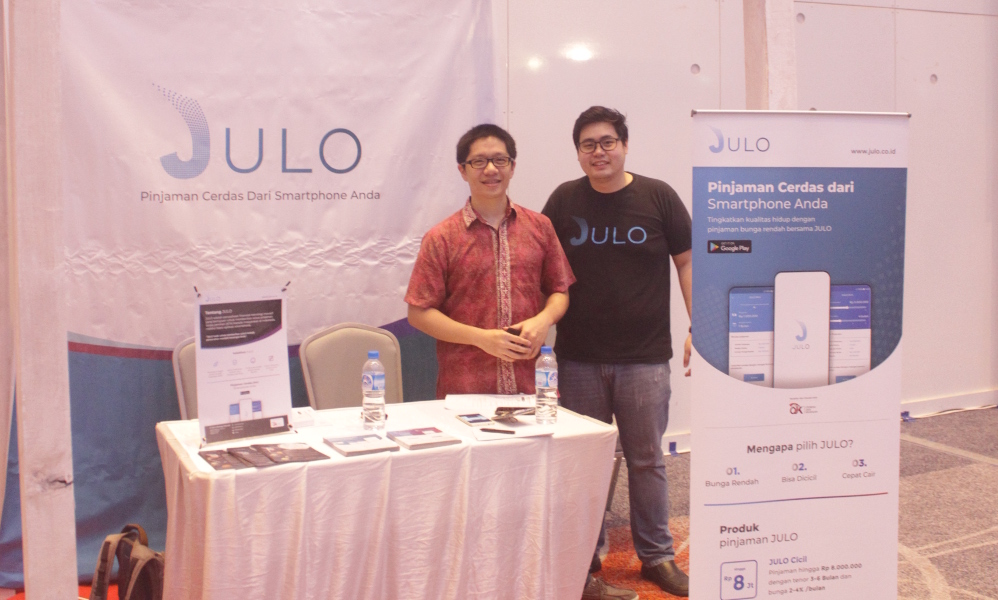 Julo's CEO, Adrianus Hitijahubessy with the Senior Product Manager, Yogi Suryadinata