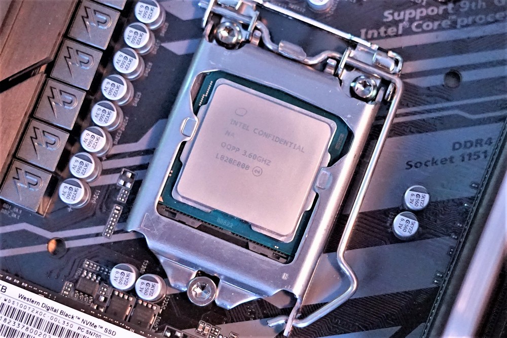 Intel Core i9 9900K - Upper Pic