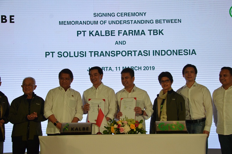 Partnership signing between Grab and Kalbe