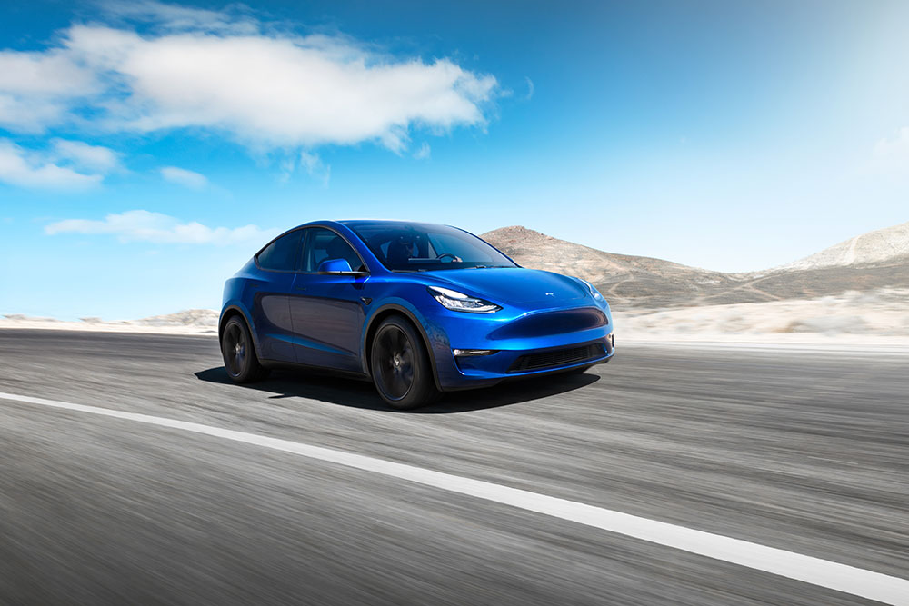 Tesla Model Y / Tesla