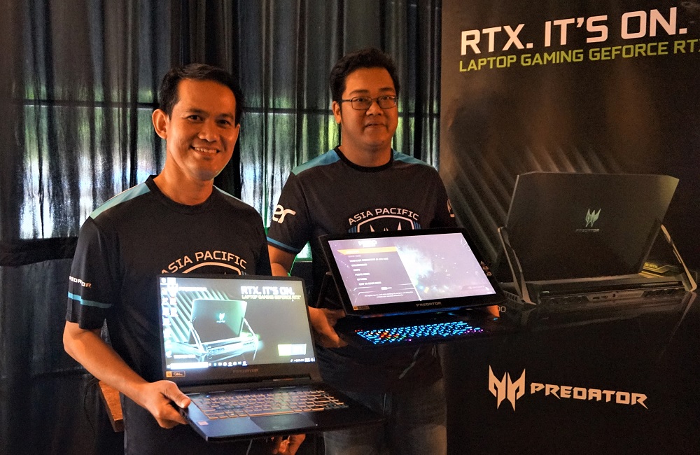 Presales manager Dimas Setyo (kiri) dan product manager Andreas Lesmana (kanan). for SEO