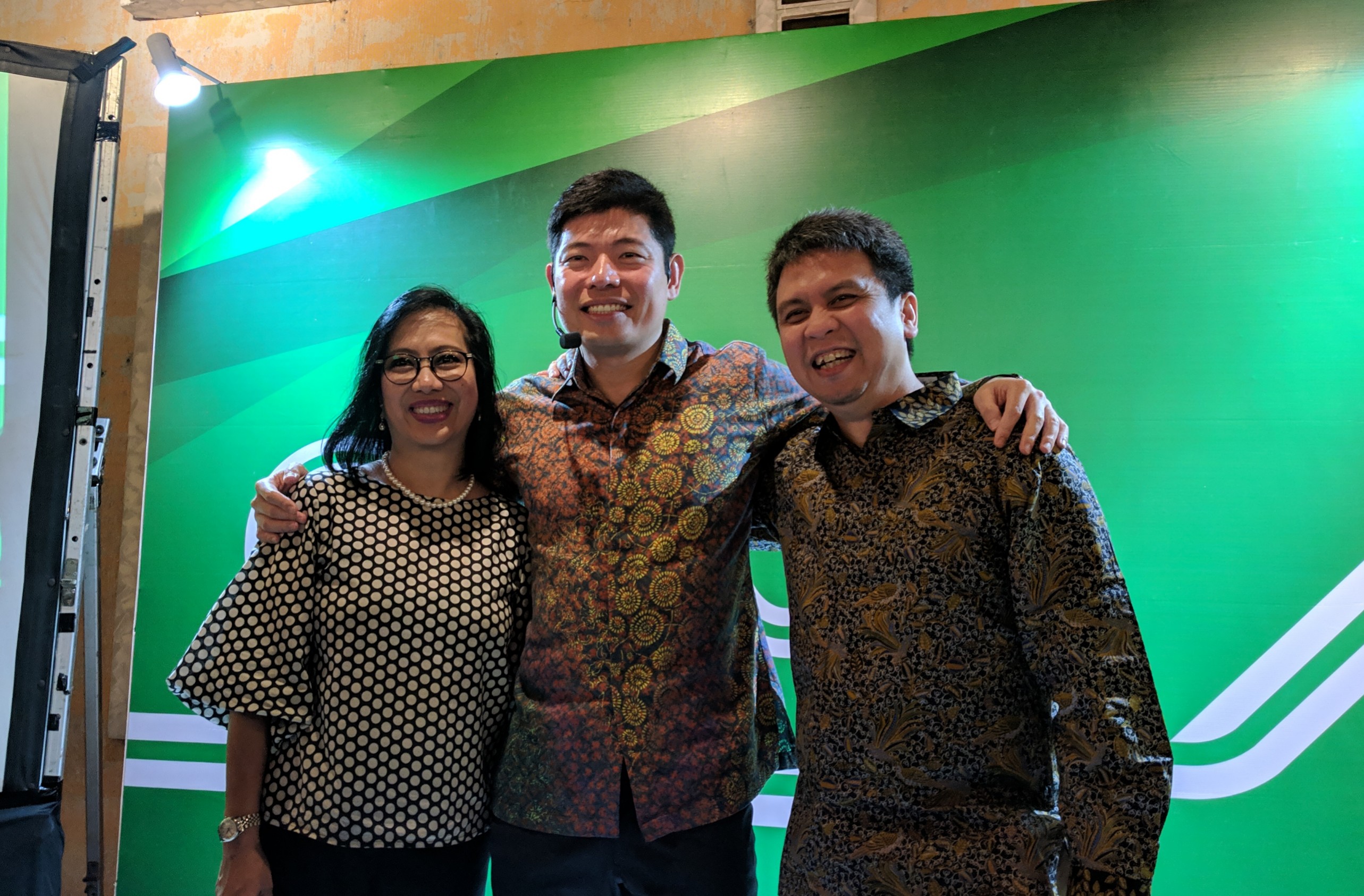 Grab Indonesia's Managing Director, Neneng Goenadi, Grab's Co-Founder and CEO, Anthony Tan, and Grab Indonesia's President, Ridzki Kramadibrata / DailySocial