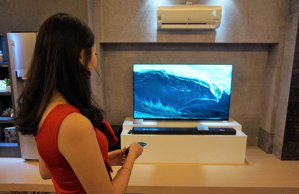 Beberapa perangkat LG yang telah didukung oleh AI dan IoT.