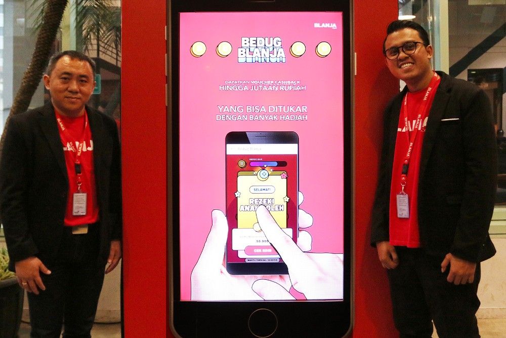 (Ki-Ka) CEO BLANJA.com Jemy Confido, Brand Manager BLANJA.com Adhitya Insan dalam acara peluncuran campaign ‘BEDUG BLANJA’ / DailySocial