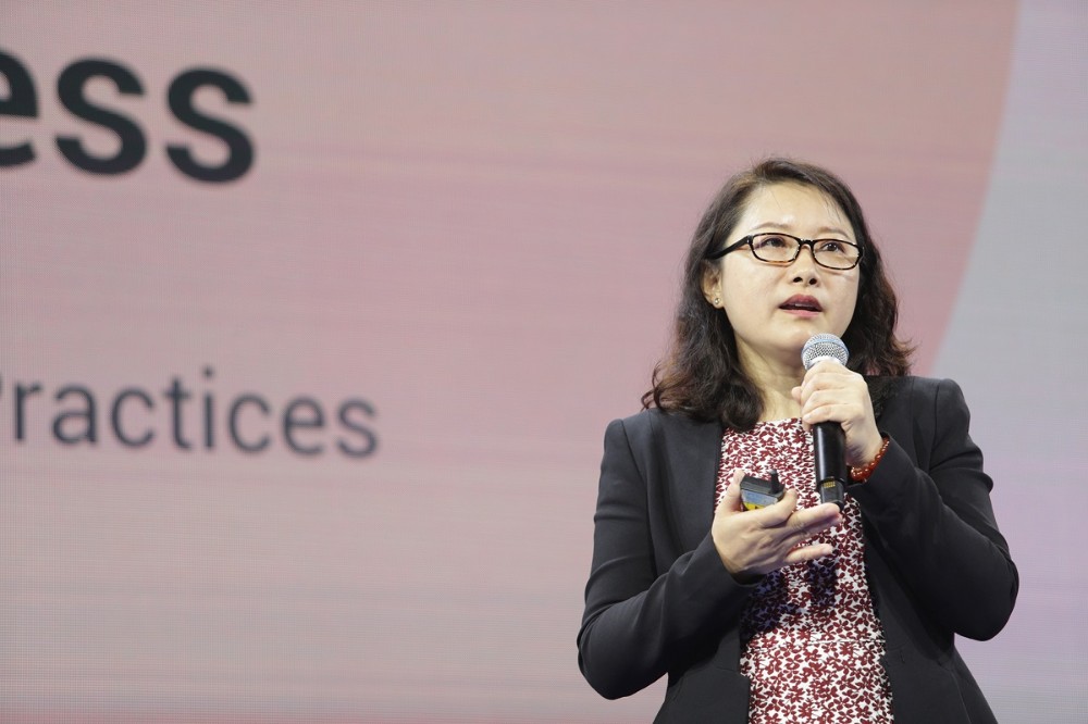Selina Yuan, President of Alibaba Cloud Intelligence International di acara Alibaba Cloud APAC Summit / DailySocial