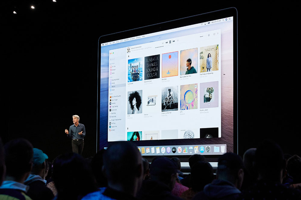 Orang nomor satu Apple di bidang software, Craig Federighi, memaparkan fitur-fitur baru macOS Catalina di WWDC 2019 / Apple
