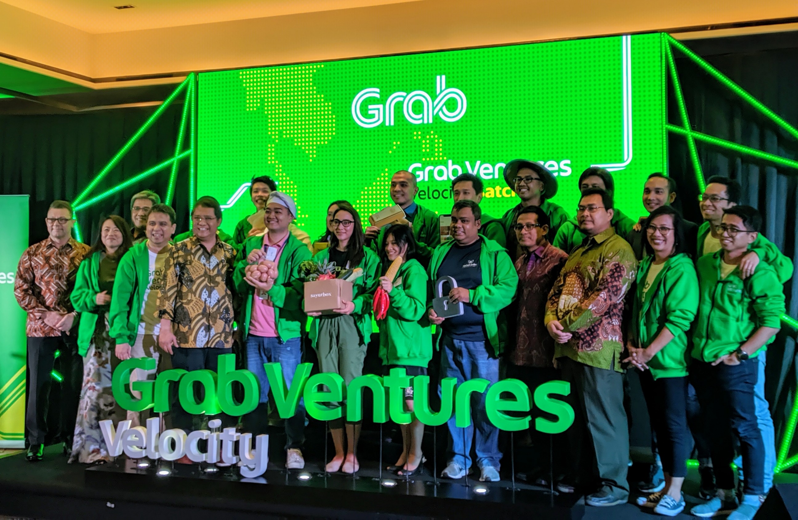 President of Grab Indonesia Ridzki Kramadibrata, Menteri Kominfo Rudiantara, mitra strategis Grab, dan peserta batch kedua Grab Velocity Ventures / DailySocial