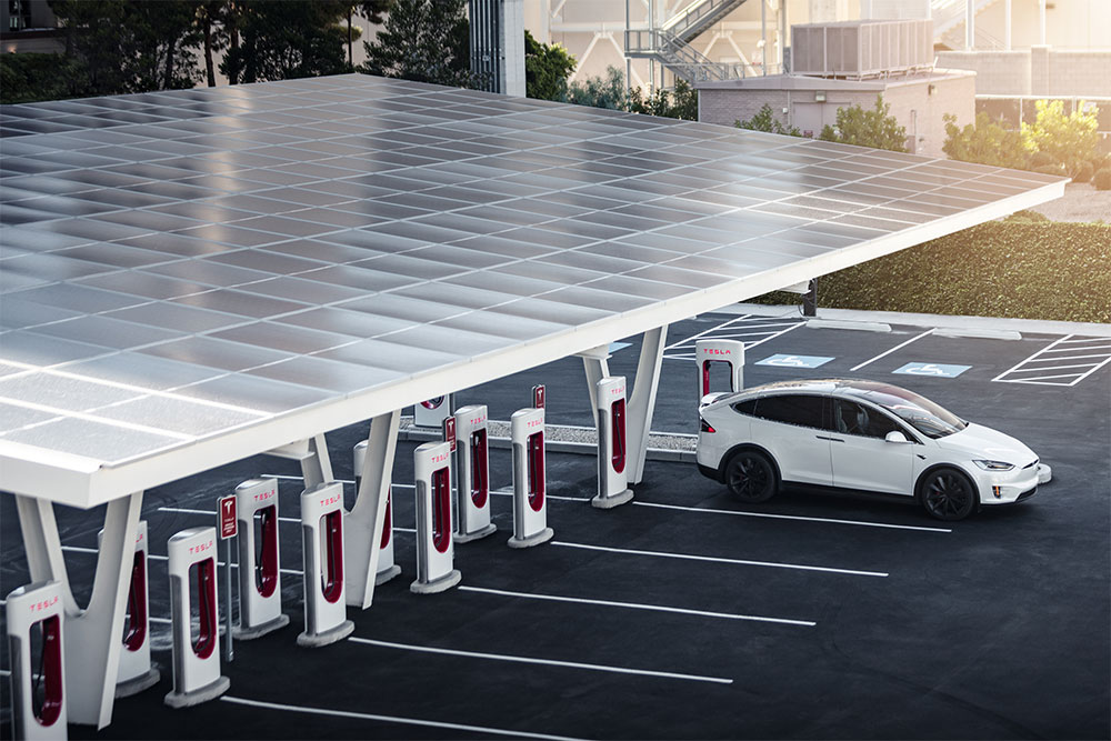 Stasiun Tesla Supercharger V3 di Las Vegas / Tesla