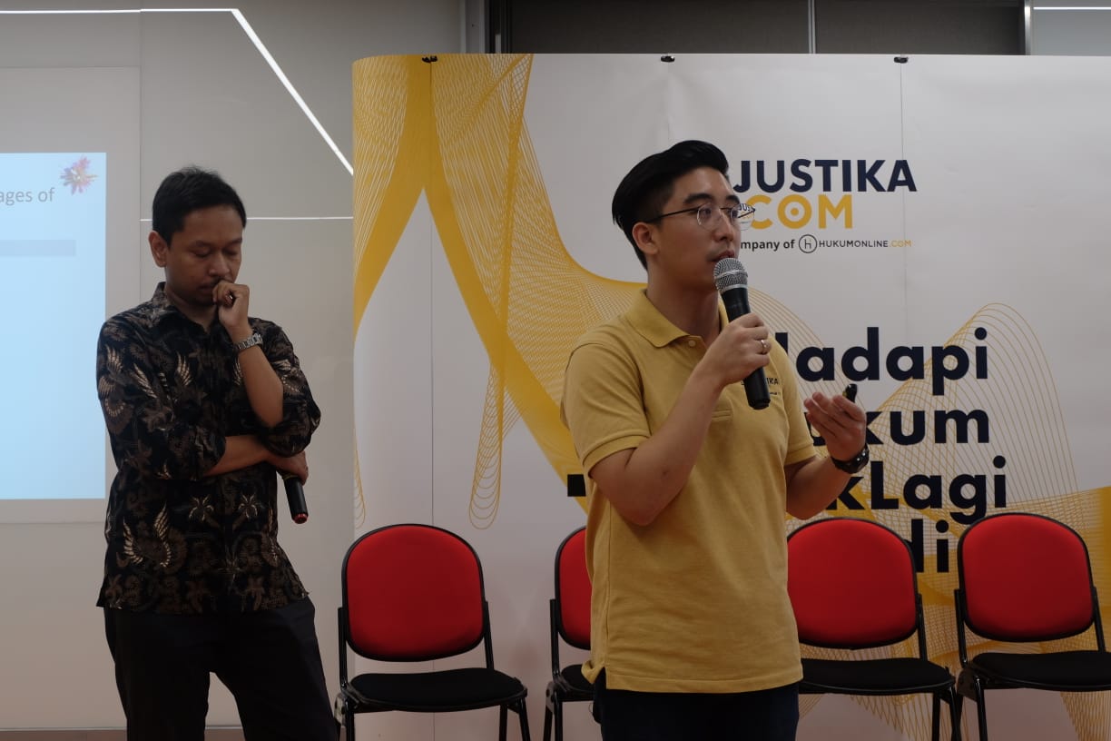 CEO Justika.com Melvin Sumapung dan CTO Hukumonline.com Arkka Dhiratara menjadi duta ASEAN LegalTech untuk Indonesia