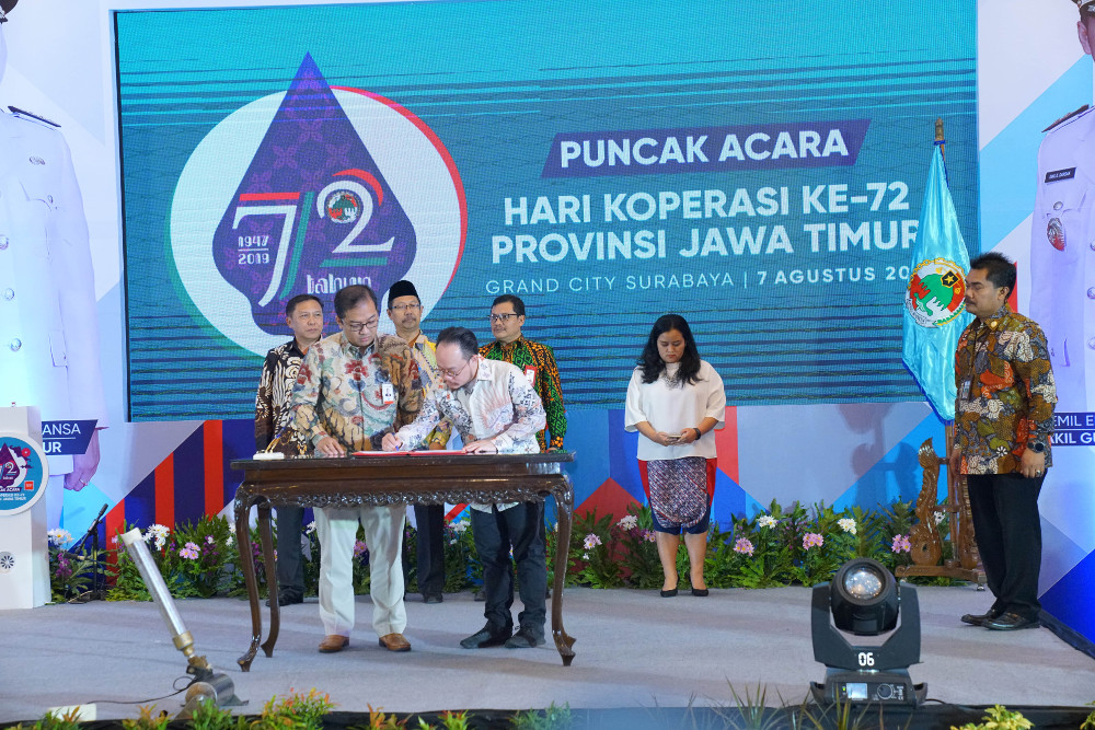 Penandatanganan kerja sama antara Bank Jatim dengan Gojek / Gojek
